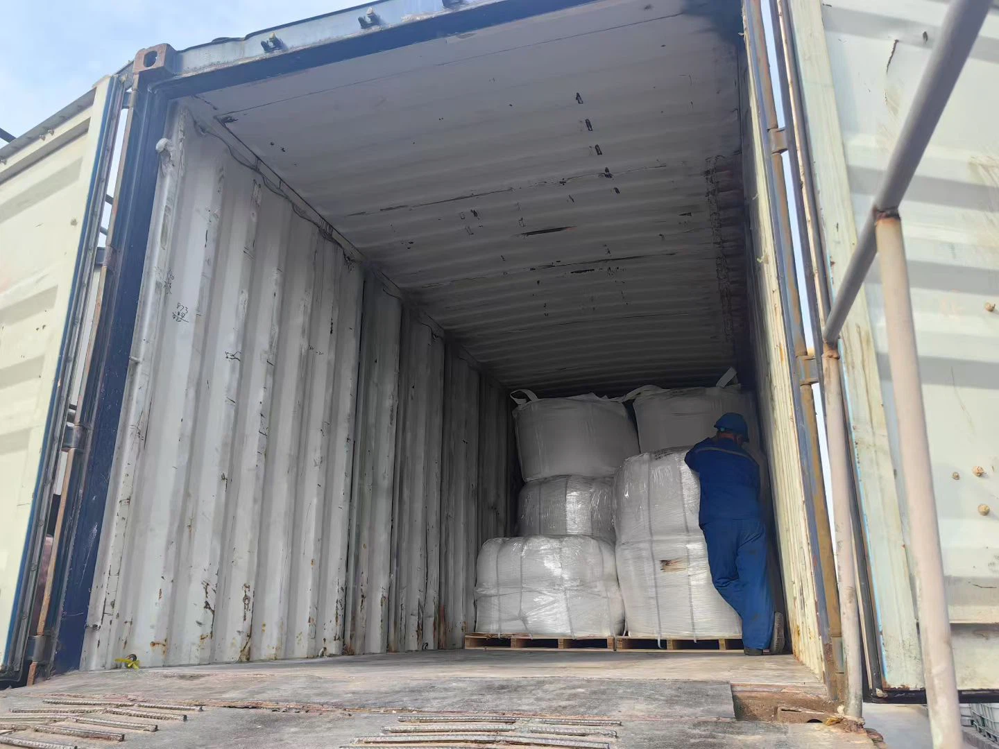 cationic polyacrylamide powder delivery